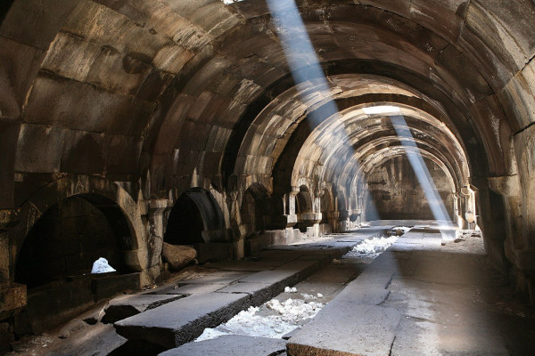 Քայլարշավ / Հայրավանք վանական  համալիր, Օրբելյանների իջևանատուն, Սմբատաբերդ