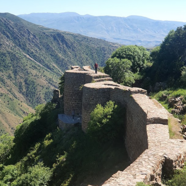 Ջիպ տուր / Հայրավանք վանական  համալիր, Օրբելյանների իջևանատուն, Սմբատաբերդ