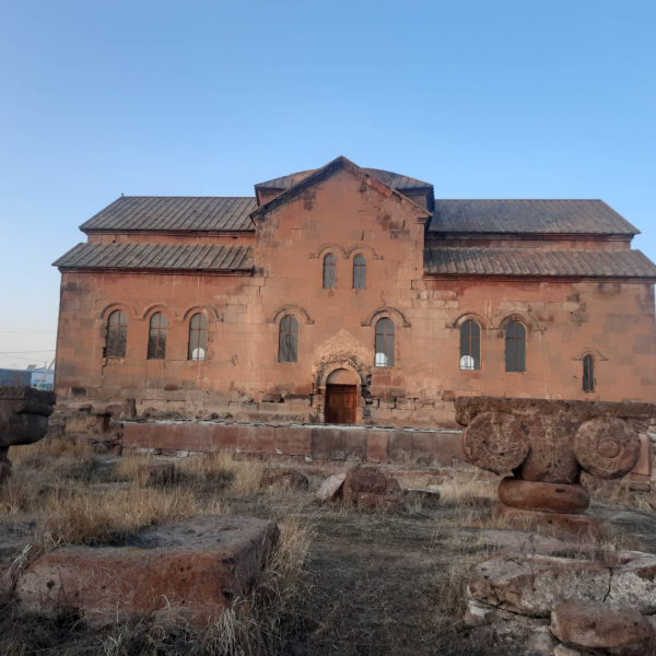 Եղվարդի Սուրբ Աստվածածին եկեղեցի, Կոշի եկեղեցիներ, Կոշի բերդ, Արուճի տաճար  (քայլարշավ մոտ 4 կմ)